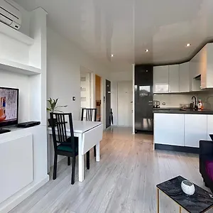 Sasi - Cozy For 6 People In Centre Warszawa